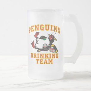 Pinguine, die Team 16oz trinken. Mattierte Tasse
