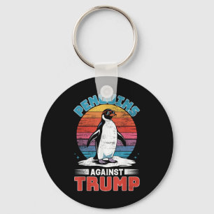 Pinguine gegen Trump Pinguin tappen gegen Tr Schlüsselanhänger