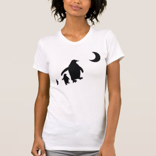 Pinguine im antarktischen Mondschein T-Shirt