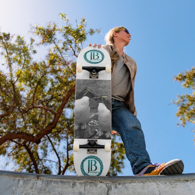 Pinguinfarbexplosion Skateboard (Außenbereich 1)