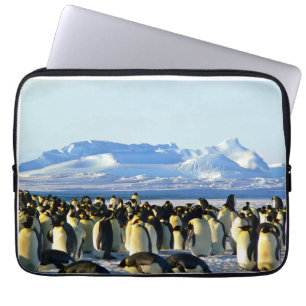 Pinguinkolonie auf Eis Laptopschutzhülle