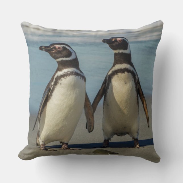 Pinguinpaare am Strand Kissen (Vorderseite)