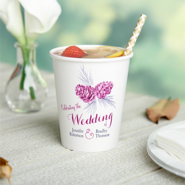 Pinienkegel zeichnend Winterhochzeit mit blauer Pf Pappbecher (In Situ)