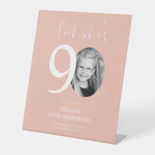 Pink 90. Geburtstag Begrüßungszeichen Schau mal, Sockelschild