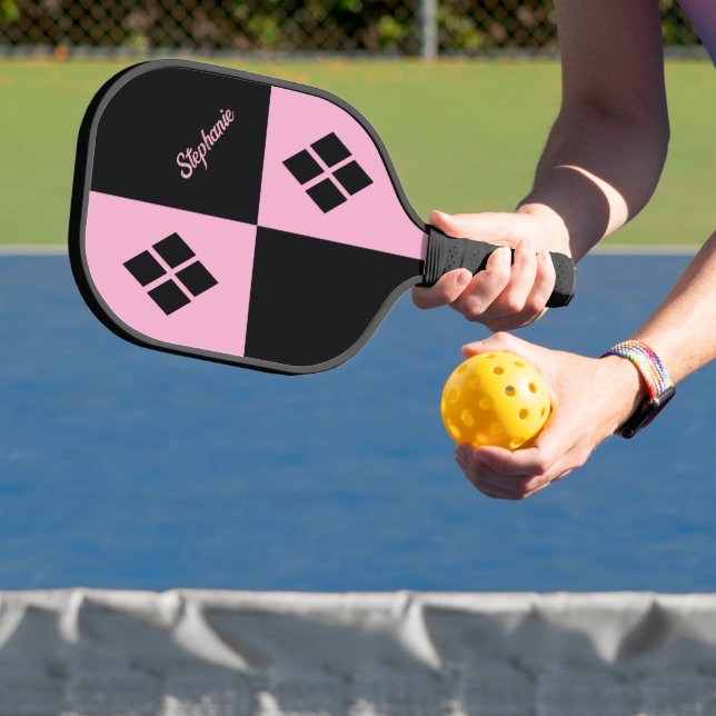 Pink and Black Diamonds | Custom Modern Geometric Pickleball Schläger (InSitu)