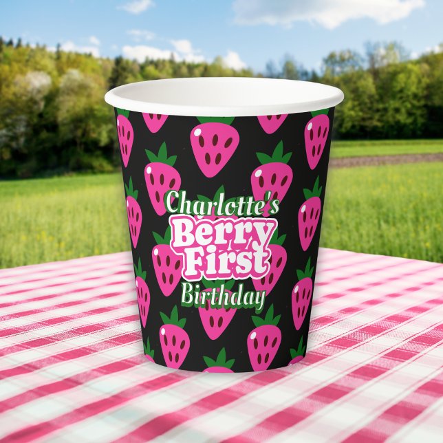 Pink and Black Strawberry Berry First Birthday  Pappbecher (Von Creator hochgeladen)