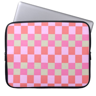 Pink and Sand Beige Retro Checkerboard Pattern Laptopschutzhülle