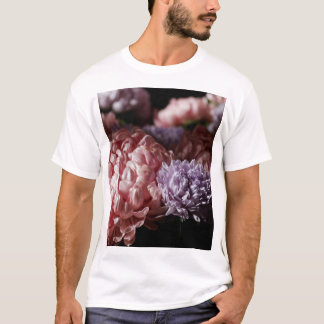 Pink Aster Bouquet: Barockbeleuchtung. T-Shirt