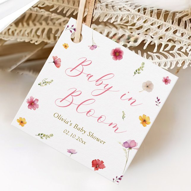 Pink Baby in Blütendusche Geschenkanhänger (Von Creator hochgeladen)