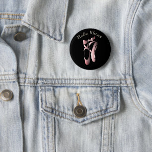 Pink Ballerina Pointe auf der schwarzen Tanzfläche Button