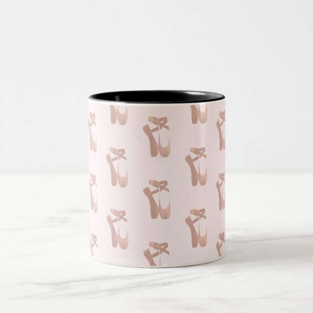 Pink Ballet Slippers Ballerina Rose Gold Zweifarbige Tasse (Mittel)