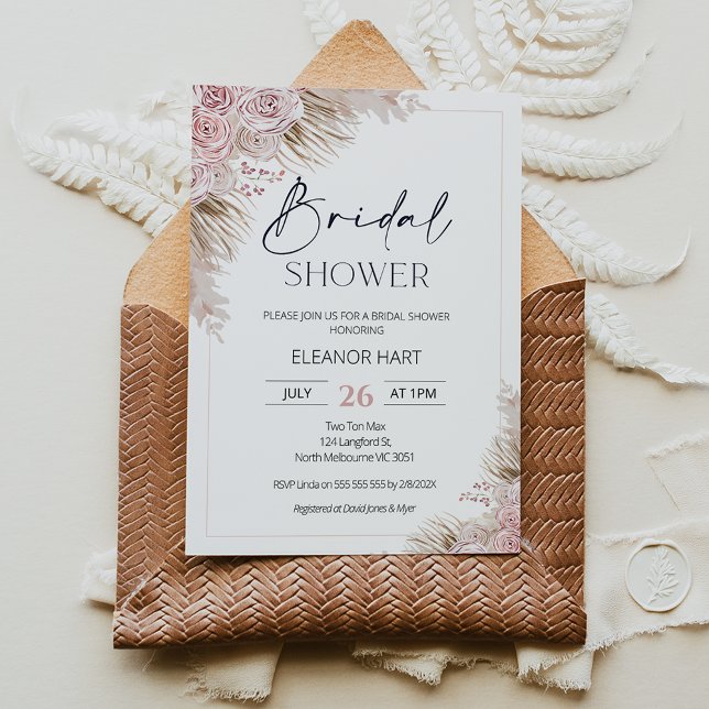 Pink Beige Boho Pampas Grass Brautparty Einladung (Modern pink and beige boho floral bridal shower invitation with roses and pampas grass.)