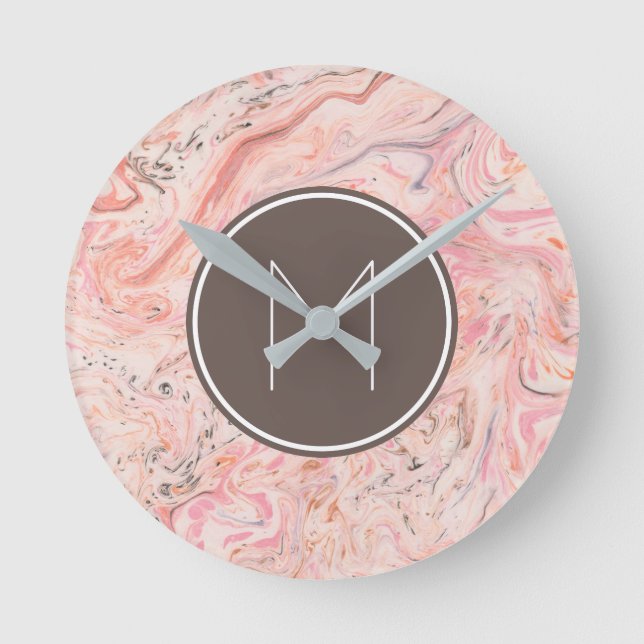 Pink Beige Gray Marble Monogram Runde Wanduhr (Vorderseite)