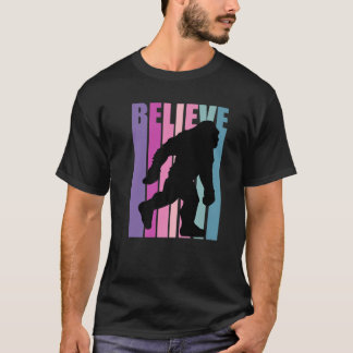 Pink Bigfoot Glauben Yeti Magische Mystische Legen T-Shirt