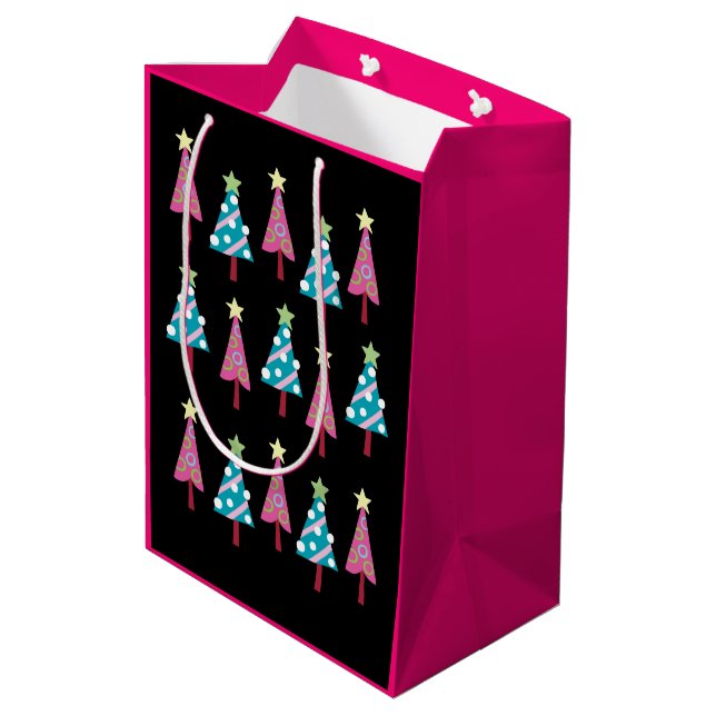 Pink Black Christmas Trees Geschenktaschen Mittlere Geschenktüte (Rückseite Schrägansicht)
