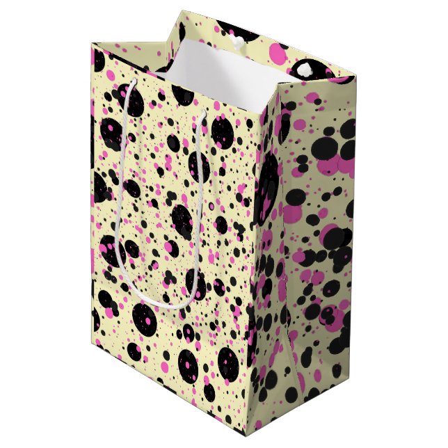Pink & Black Polka Dot Glam Pattern Mittlere Geschenktüte (Vorderseite Schrägansicht)
