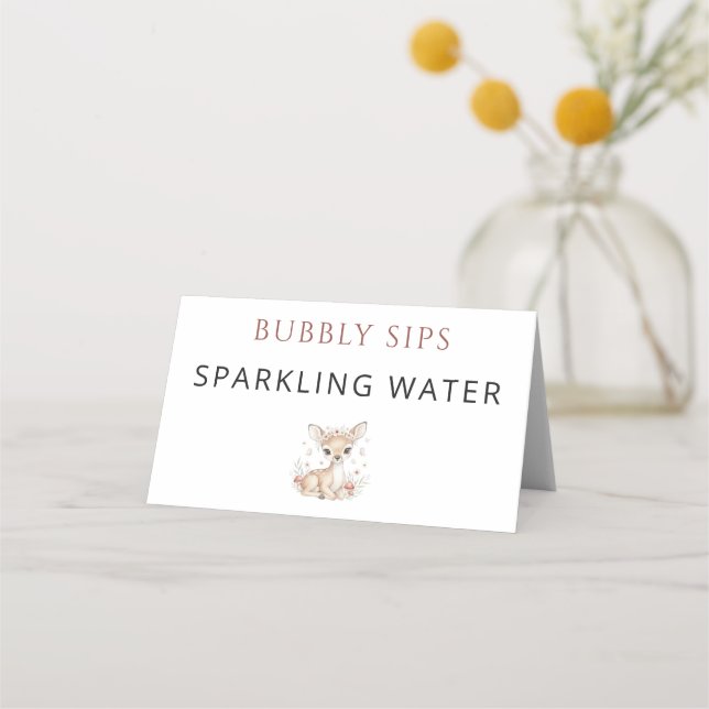 Pink Blush Woodland Deer Girl Sparkling Water Platzkarte (Vorderseite)