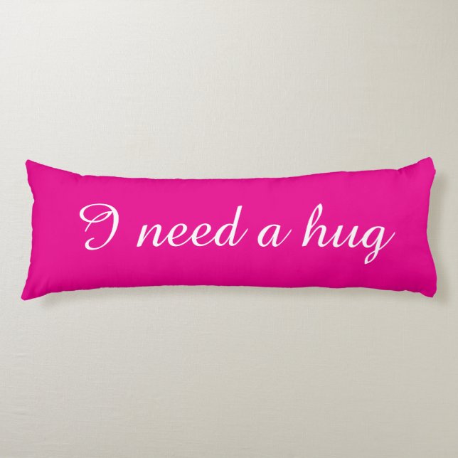 Pink body pillow with custom text | I need a hug Seitenschläferkissen (Vorderseite)