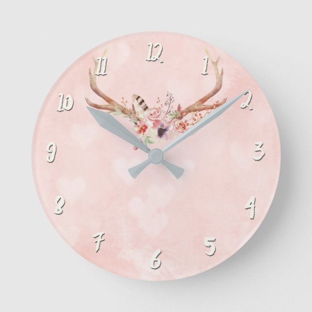 Pink Boho Chic Antlers & Feathers Rustikales Glam Runde Wanduhr (Vorderseite)