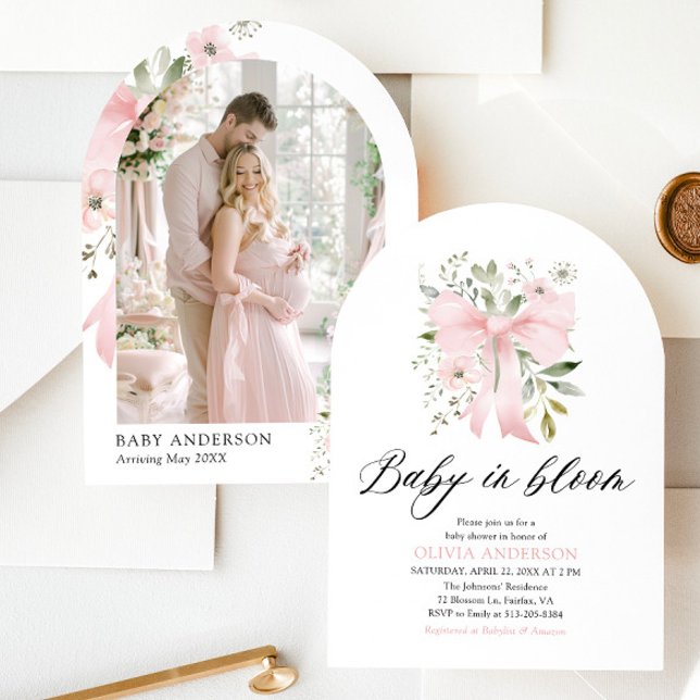 Pink Bow Baby in Bloom Floral Girl Babydusche Einladung (Blush Pink Bow Floral Baby in Bloom Girl Baby Shower Arched Invitation)