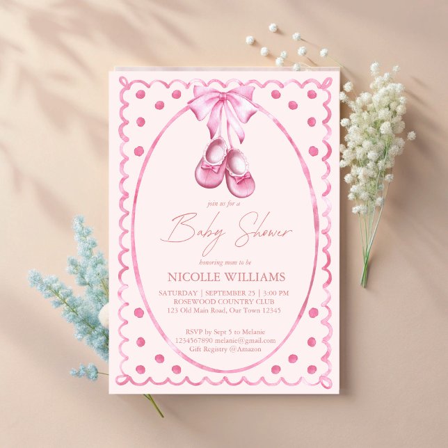 Pink bow baby shoes coquette elegant baby shower einladung (Pink bow baby shoes coquette elegant baby shower invitation cards template hand drawn wavy border)