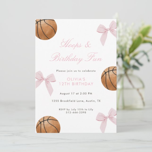 Pink Bow Basketball Birthday Party for Girls  Einladung (Stehend Vorderseite)