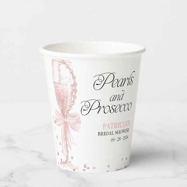 Pink Bow Pearls & Prosecco Brautparty Pappbecher (Vorderseite)