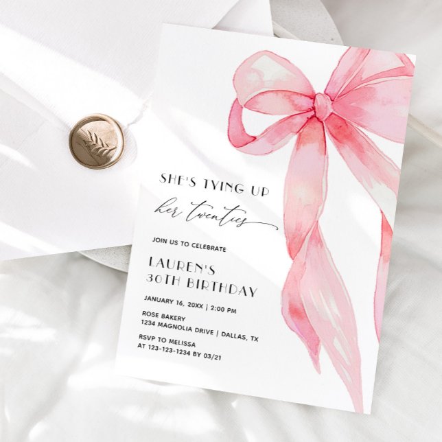 Pink Bow She's Tying Up Her Twenties 30th Birthday Einladung (Von Creator hochgeladen)