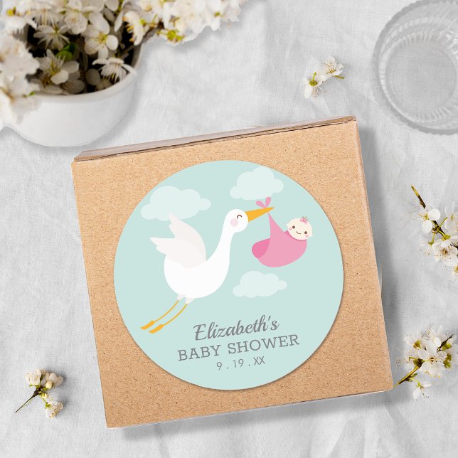 Pink Bundle Stork Girl Babydusche Runder Aufkleber (Pink bundle stork girl baby shower round favor stickers)