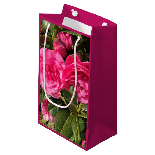 Pink Camellia Kleine Geschenktüte (Vorderseite Schrägansicht)