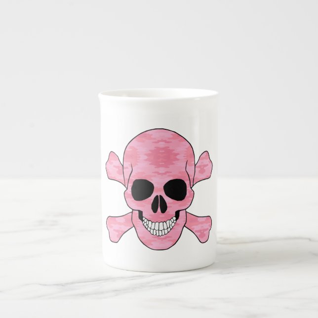 Pink Camouflage Skull and Crossbones Tasse (Vorderseite)