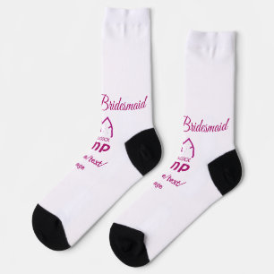Pink Camp Bridesmaid geben Name Datum Jahr Bachelo Socken