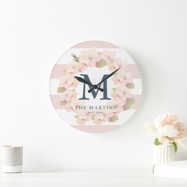 Pink Cherry Blossom Wreath Strip Monogramm Große Wanduhr (Zuhause)