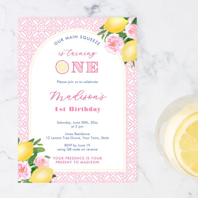 Pink Citrus Main Squeeze Girl's 1st Birthday Party Einladung (Girly pretty pink Main Squeeze 1st birthday party invitations for a little girl with lemons)