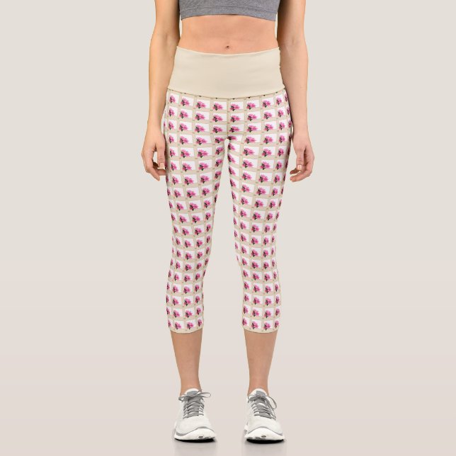 Pink clematics Blume Illustrationsfläche beige Capri Leggings (Vorderseite)