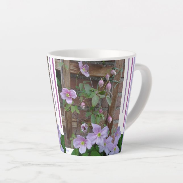 Pink Clematics Blume Latte Tasse (Rechte Ecke)