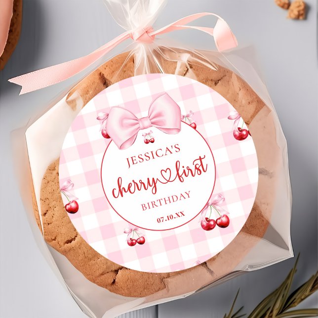 Pink Coquette Bow Cherry First Birthday Party Runder Aufkleber (Von Creator hochgeladen)