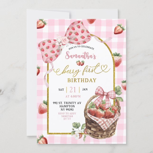Pink Coquette Strawberry Gingham First Birthday Einladung (Vorderseite)