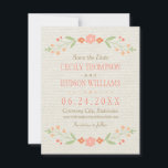 Pink Country Floral Wedding Save The Date<br><div class="desc">Rustikale,  schicke Hochzeit speichern die Datumskarten mit einem symmetrischen Blumenrahmen aus hübschem Pfirsich,  Rosa,  Korallen und Nektarinen-Orangen-Blume,  sanften grünen botanischen Blätter mit handgezeichnet Aussehen und Hintergrund mit einem subtilen und eleganten,  texturierten Aussehen.</div>