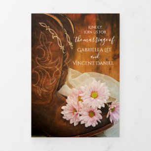 Pink Daisies and Cowboy Boots Western Wedding Dreifach Gefaltete Einladung