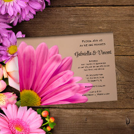 Pink Daisy auf Tan Wedding Einladung