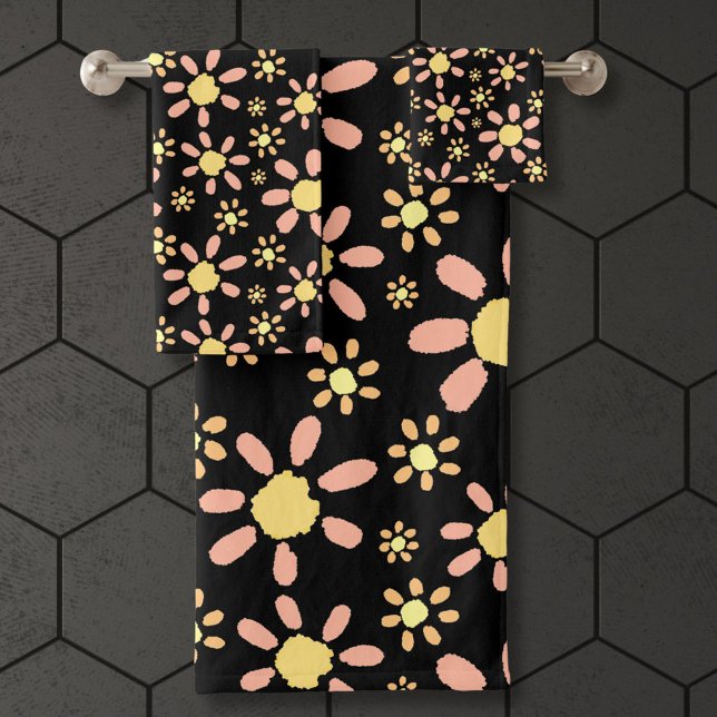 Pink Daisy Blume Wasserfarbmuster auf schwarz Badhandtuch Set (Von Creator hochgeladen)