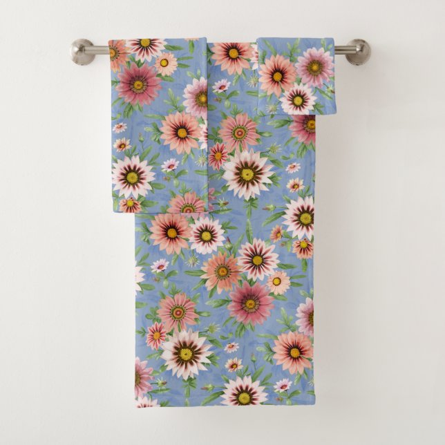 Pink Daisy Floral auf Blue Badhandtuch Set (Insitu)