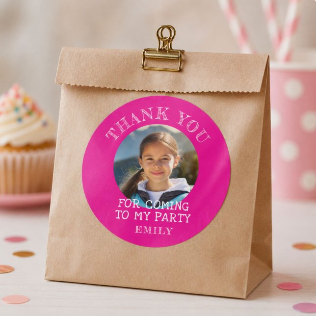 Pink Danke für das Geburtstags-Girl-Foto Runder Aufkleber (Von Creator hochgeladen)