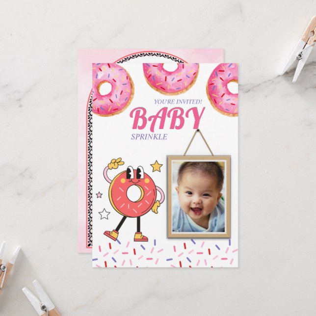 Pink Donut Baby Sprinkle individuelle Einladung. Einladung (Vorderseite/Rückseite Beispiel)