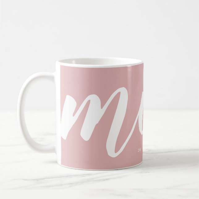 Pink | Einfache Typografie Mama EST. Mug Kaffeetasse (Links)