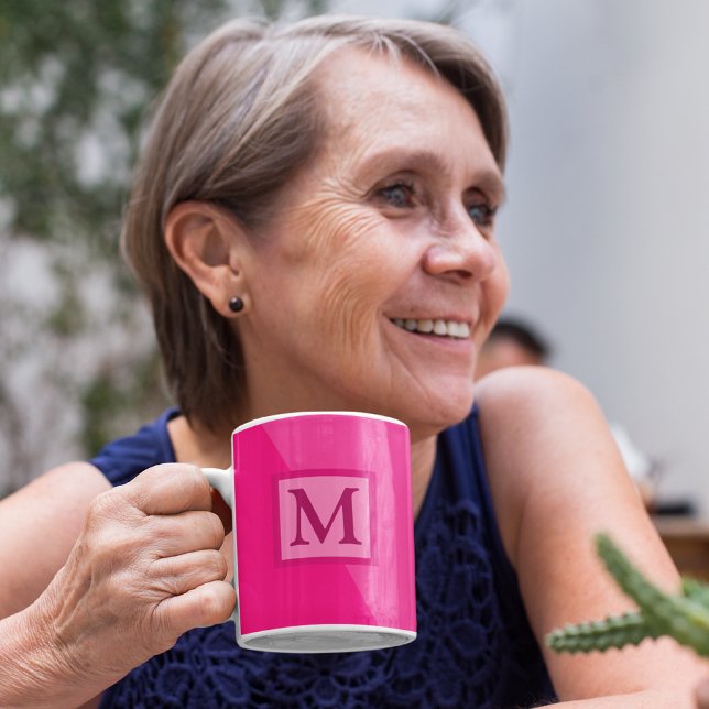 Pink-Farbtöne | Brustkrebs - Bewusstsein Kaffeetasse (Personalize this mug with your initial and support Breast Cancer Awareness by going pink in October.)