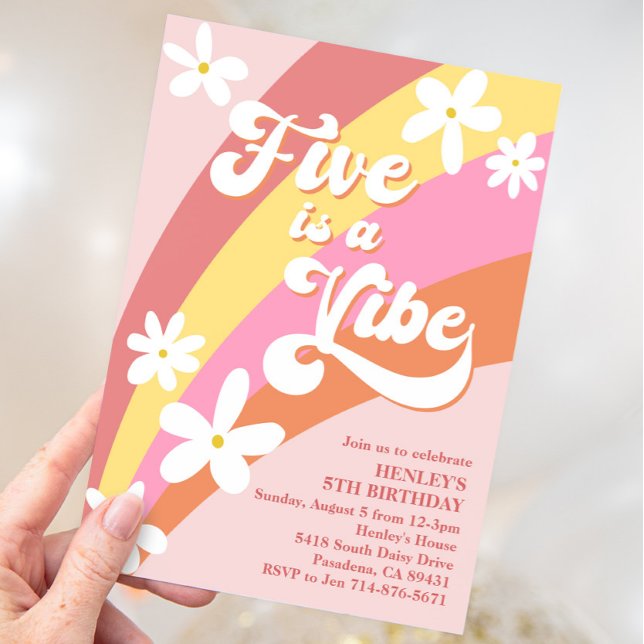 Pink Five ist ein Vibe Retro Daisies Rainbow Birth Einladung (Von Creator hochgeladen)