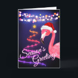 Pink Flamingo Festive Tropical Beach Weihnachten<br><div class="desc">Die Grüße tropischen Strand Weihnachtsgrüße dieser Saison hat eine rosa Flamingo mit einer rot-weißen Weihnachtsmannmütze. Es gibt festliche Weihnachtsliegeleuchten und einen Weihnachtsbaum von Ribbon und Sternen. Innen Gruß ~ "Herzliche Wünsche von unserem Urlaubsparadies zu Ihren". ^</div>