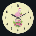 Pink Flamingo in Weihnachtsmannmütze Whimsisches W Große Wanduhr<br><div class="desc">Eine Uhr mit einem tropischen Weihnachtsbramingo mit einer rosa Weihnachtsmannmütze. Unter seinen Füßen befindet sich ein Bonbons mit hübschen tropischen Blume und rosa Beeren. Ein Gezeter heiliger auf der Brust.</div>